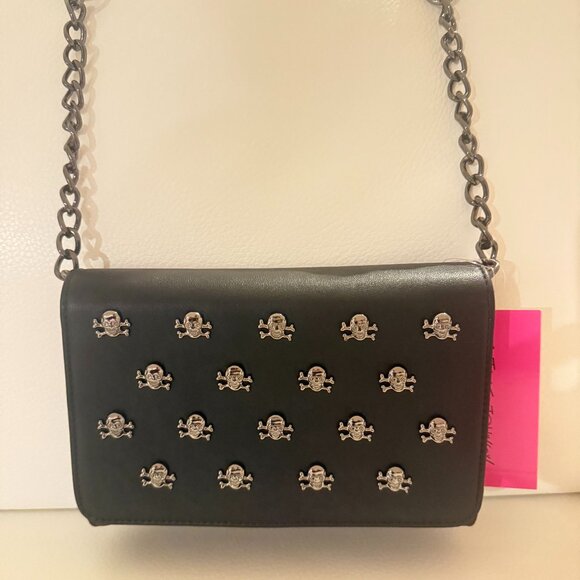 NWT BETSEY JOHNSON XOSYBIL  CROSSBODY SHOULDER BAG BLACK W SKULL STUDS - Picture 1 of 6